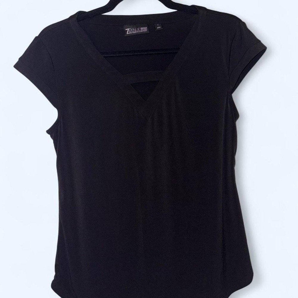 7th Avenue Black v-neck cap sleeve top with cutout detail #vneck #cutout small